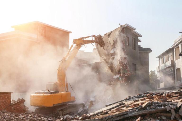 Démolition de bâtiment à Bailleul : quelles précautions prendre ?